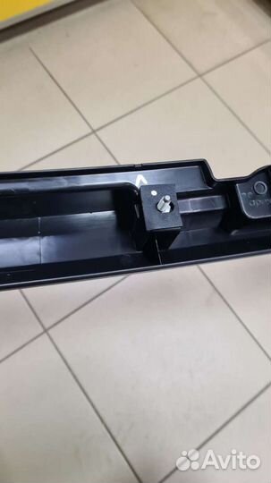 Накладка левой распашной двери Лада Ларгус