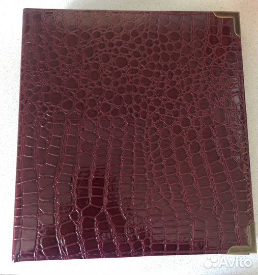 Коллекция иностранных монет в альбоме