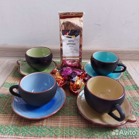Чайные чашки с блюдцами