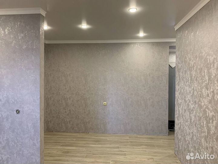 Поклейка обоев. Косметический ремонт Ремонт кварти