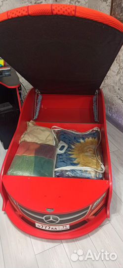 Детская кровать машина