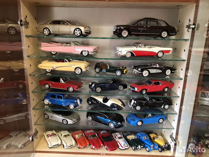 Коллекция моделей автомобилей масштаб 1:18
