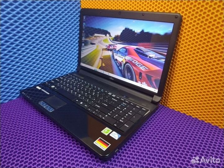 Мощный офисный ноутбук Fujitsu SSD