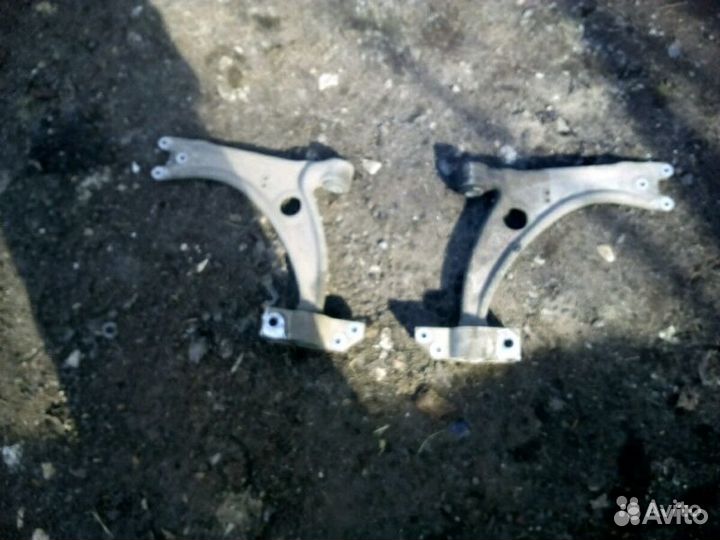 Passat b6 правый передний рычаг