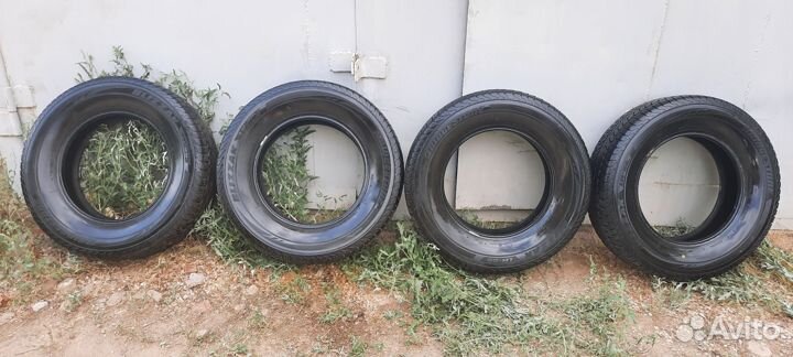 Bridgestone Blizzak LM-80 215/70 R16 100T