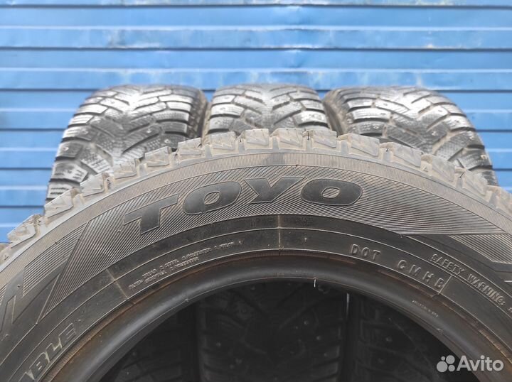 Toyo Observe Ice-Freezer SUV 215/65 R16 98T