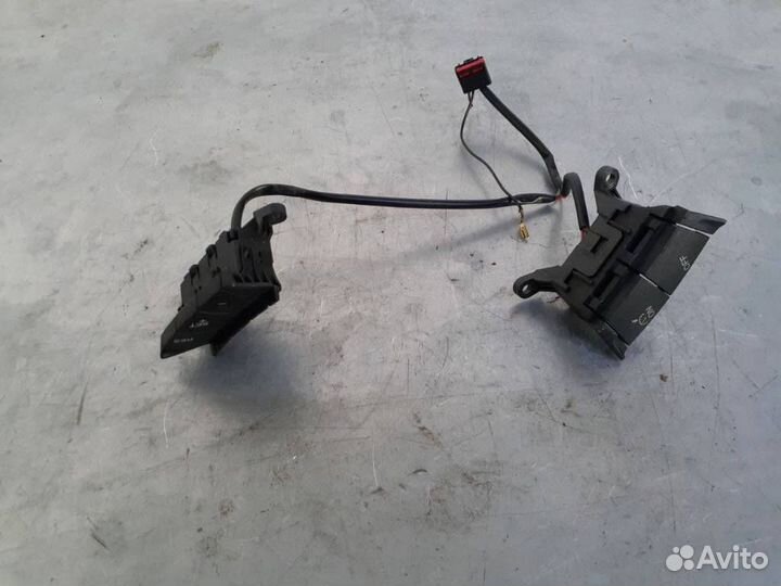 Кнопки управления на руле Ford Focus 2 2006