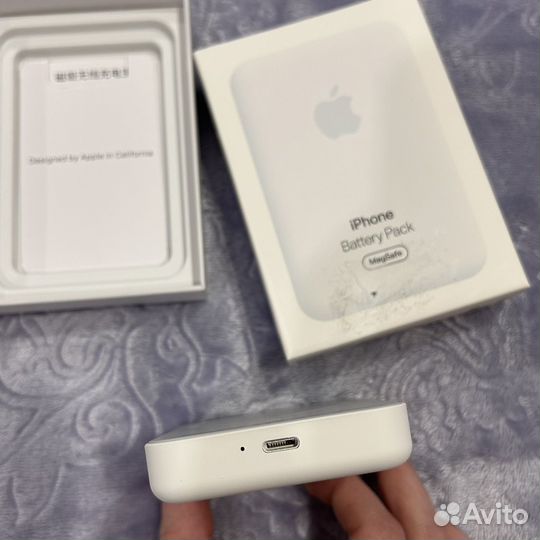 Повербанк apple