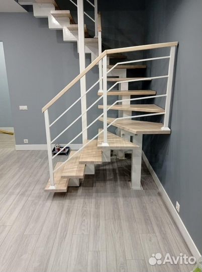 Лестница на металлокаркасе