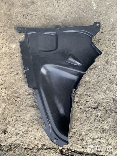 Нижняя часть переднего Подкрылка BMW F30