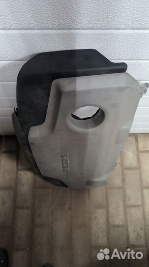 Крышка двигателя xc90 d5