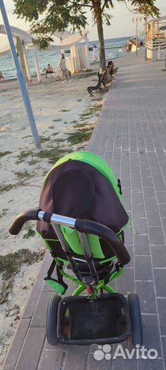 Трехколесный велосипед с ручкой