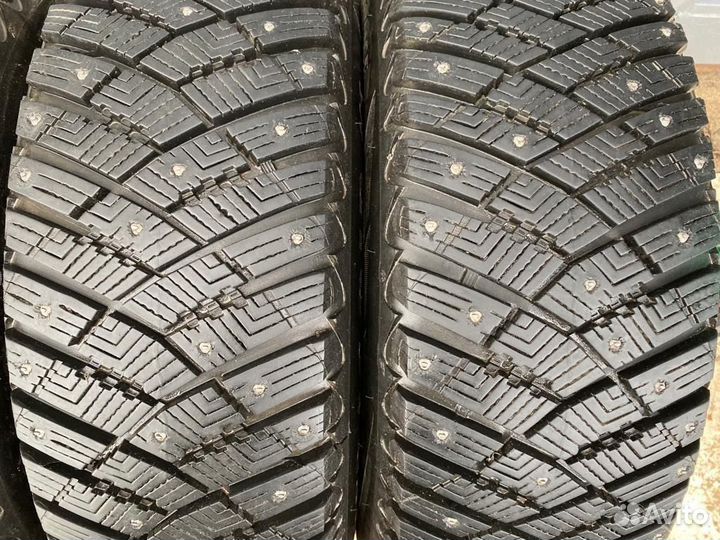 R16 Goodyear UltraGrip Ice Arctic SUV 215/65, PCD 6x114.3 DIA 66.1