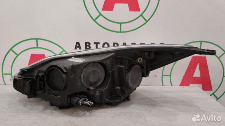 Фара передняя правая Ford Focus CB8 1.6L duratec
