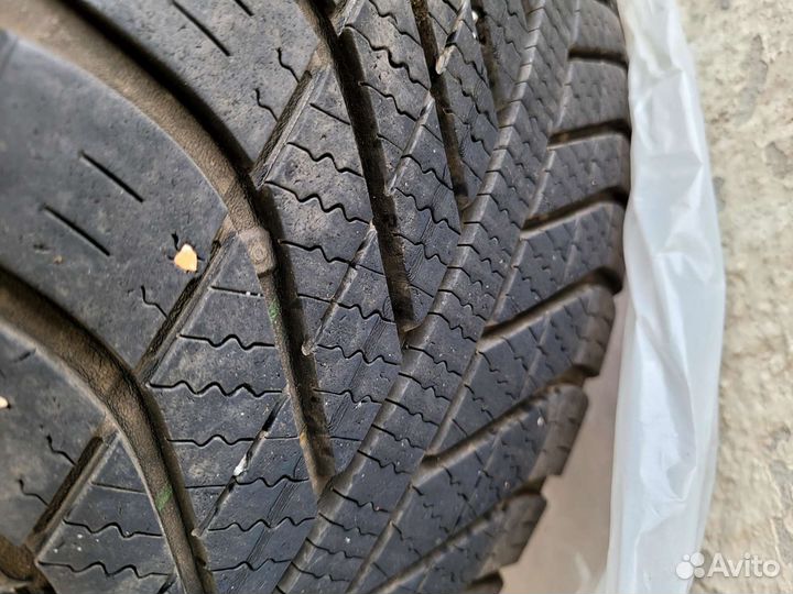 Goodyear Vector 4Seasons 205/55 R16 94V