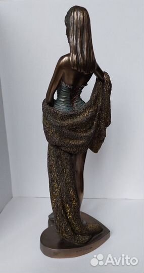 Статуэтка Veronese девушка 2002 год