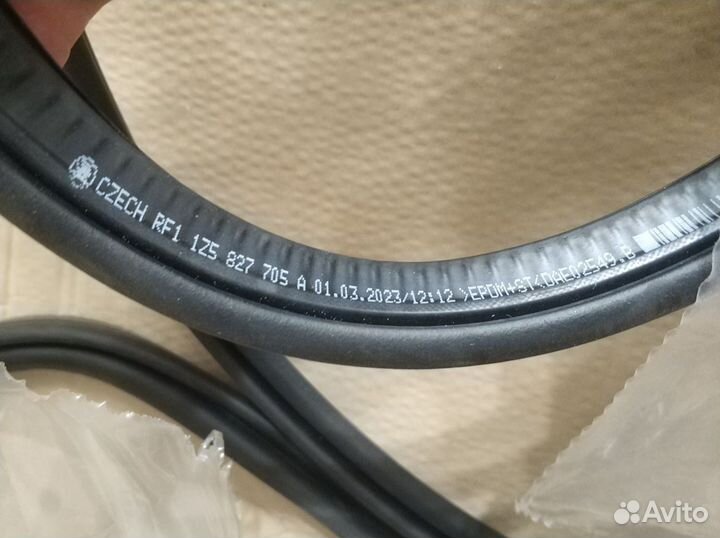 Уплотнитель багажника 1Z5827705A