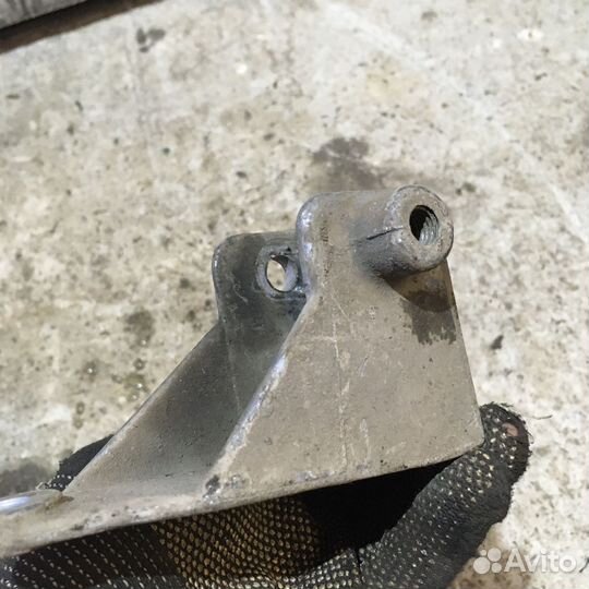 Кронштейн подушки двигателя Opel Vectra B