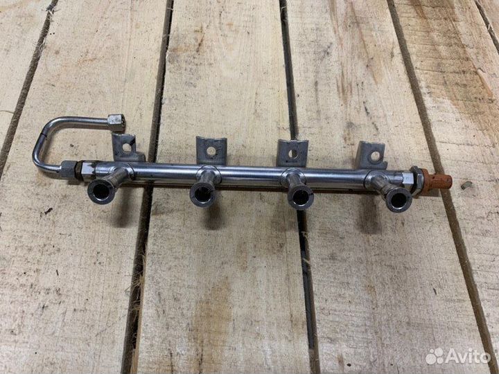 Рампа топливная Skoda Yeti 1.2 CBZ 2010