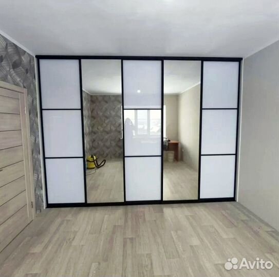 Шкаф купе с зеркалом