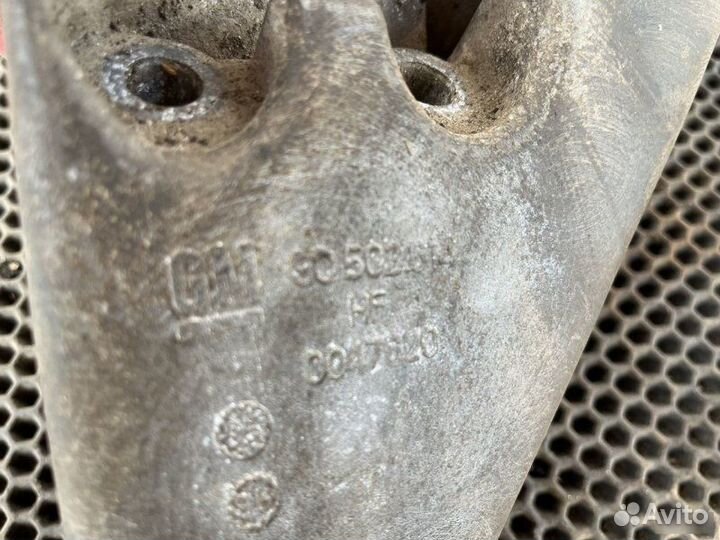 Кронштейн генератора Opel Vectra B