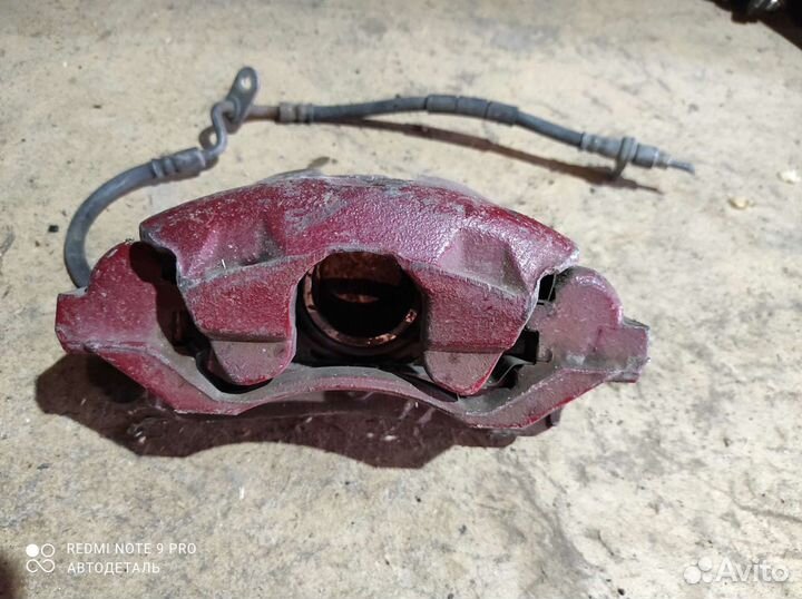 Передний правый суппорт мазда 6 gg 1.8