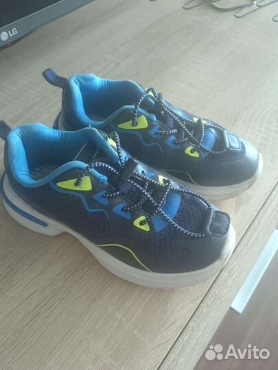 Кроссовки детские