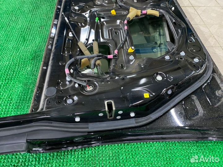 Уплотнитель двери лев. перед. Lexus LS460, LS460L