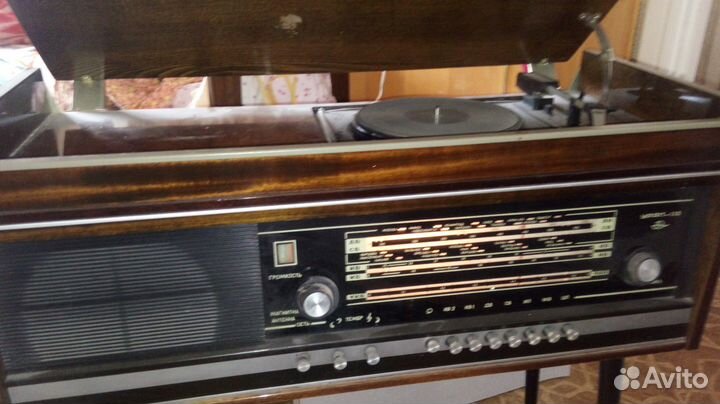 Радиоприёмник урал-112 (с проигрывателем)