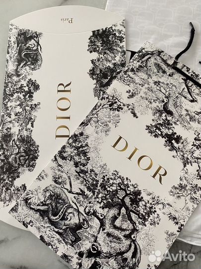 Шелковый платок dior в подарочной упаковке