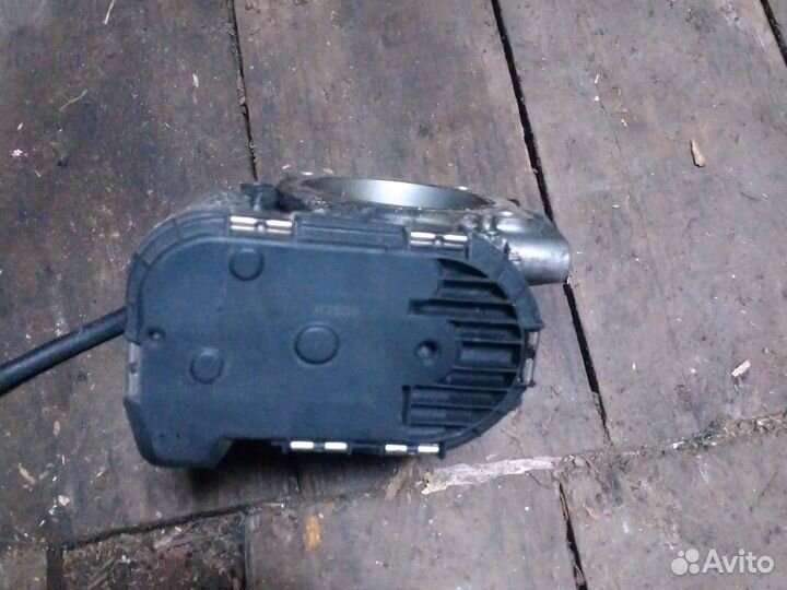 Дроссельная заслонка 06B133062H Audi A4 2.0л ALT