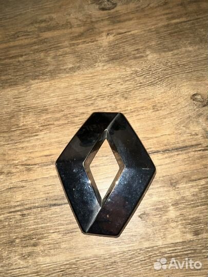 Renault duster 2 эмблема крышки багажника