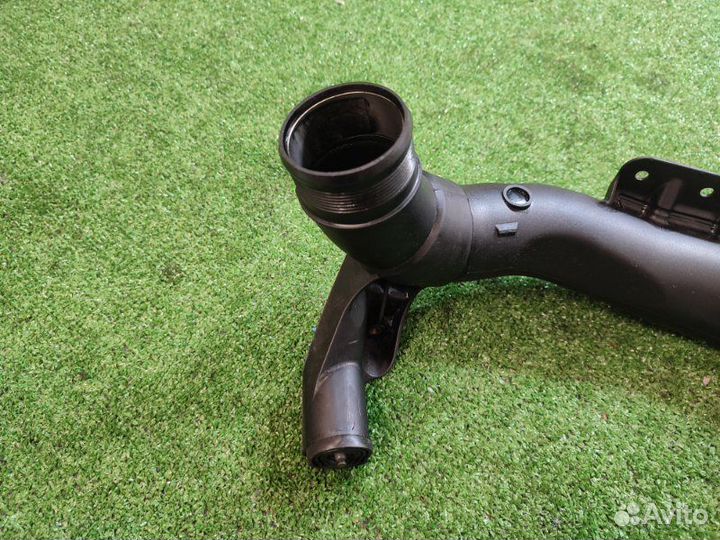 Патрубок системы охлаждения Volkswagen Tiguan