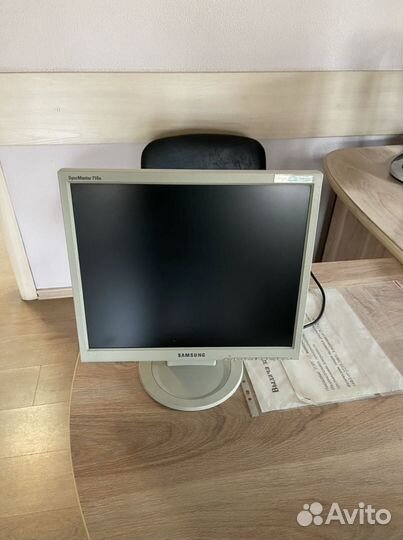 Монитор Samsung