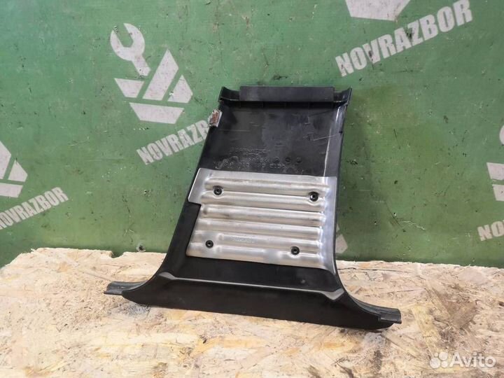 Обшивка стойки Мерседес Бенз 210 Е-класс