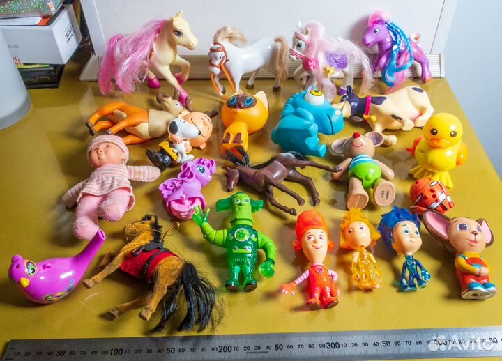 Мелкие игрушки фигурки животные одежда аксессуары