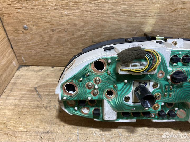 Панель приборов Hyundai Lantra бензин 1121010