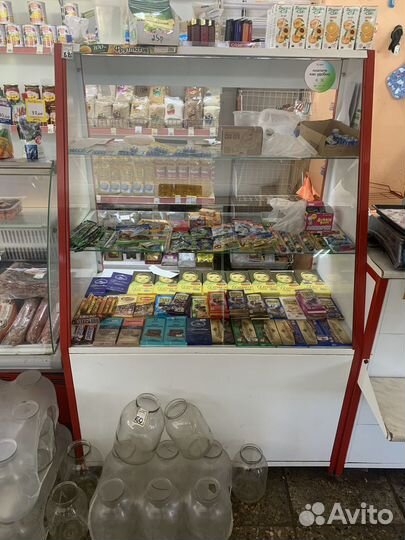 Витрины и стол