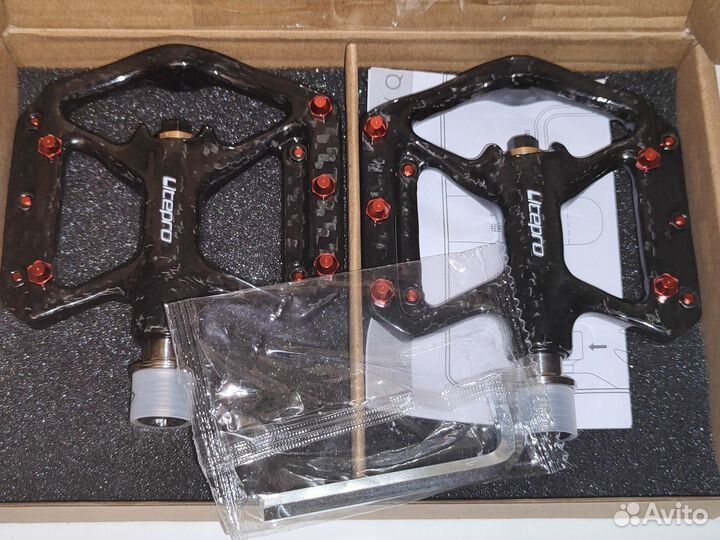 Педали из 100 карбона с титановой осью