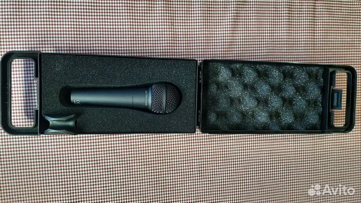 Динамический микрофон Behringer XM8500