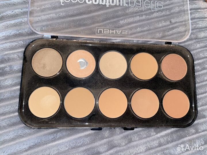 Помады и тени