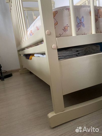 Детская кроватка с ящиком и матрасом