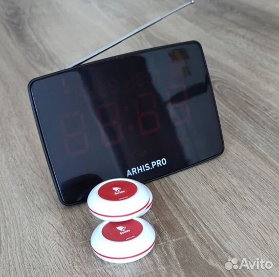 Кнпока вызова официанта и табло отображения вызова