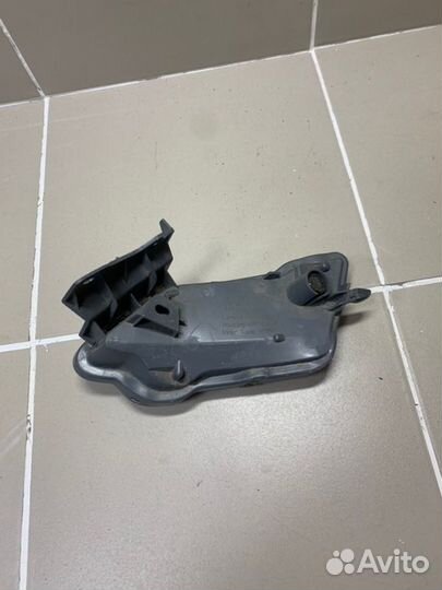 Катафот бампера задний левый Toyota Rav4 XA40 2012