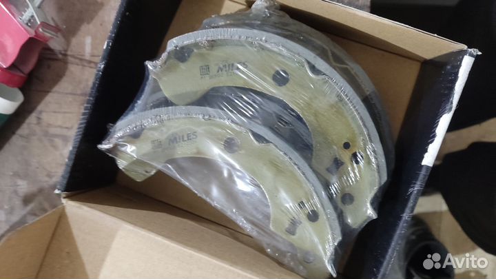 Комплект тормозных колодок + пружины к нему