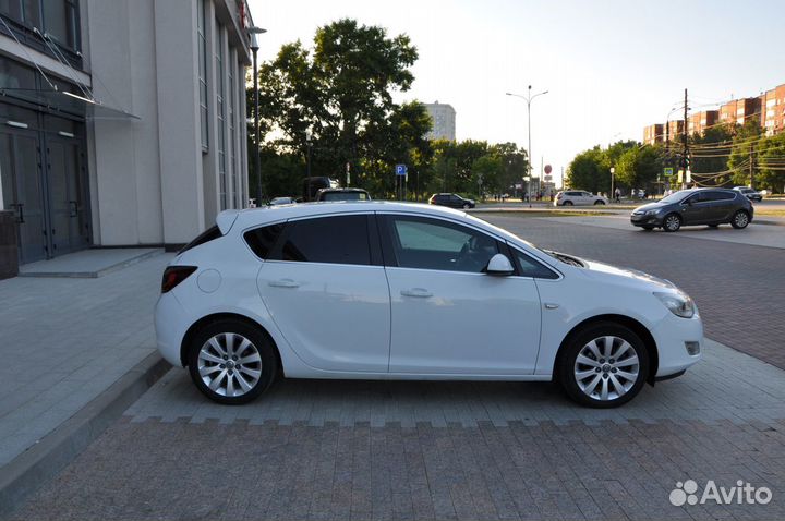 Opel Astra 1.6 AT, 2011, 145 000 км