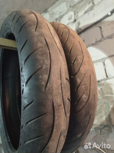 Продам переднию резину метзелер 120 60 17