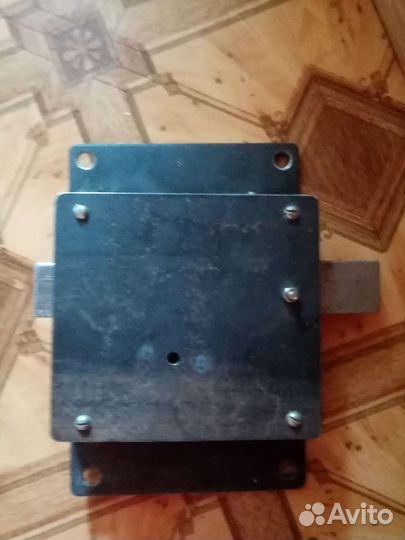 Замок гаражный накладной