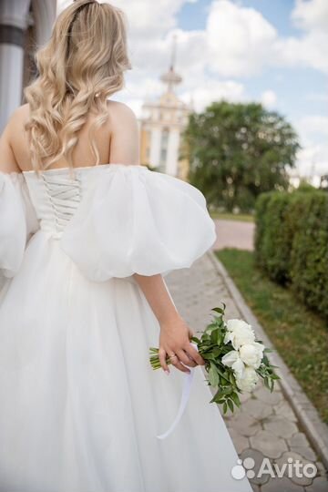 Свадебное платье со шлейфом
