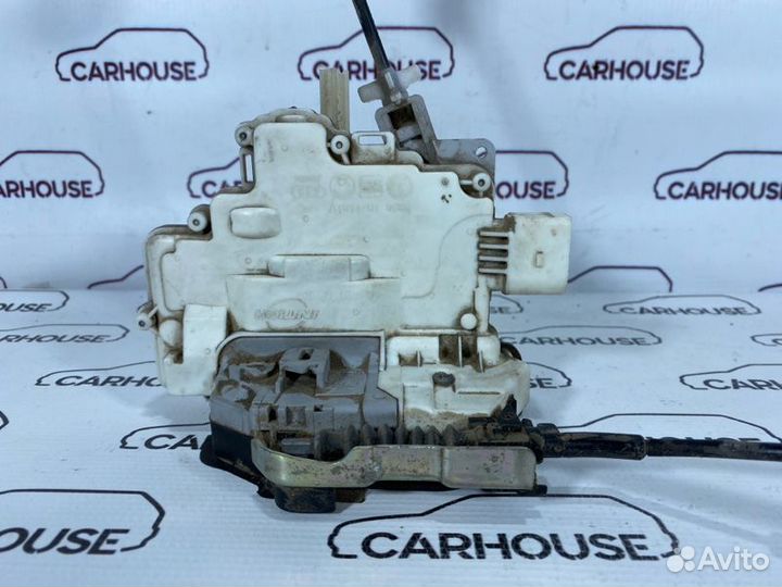 Замок двери задний правый Volkswagen Touareg NF